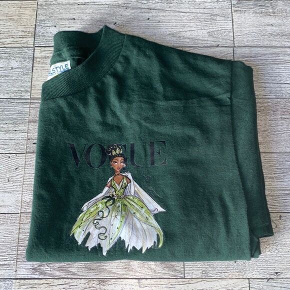 Custom, Vogue, Princess Tee, w/ Pocket Graphic Detail - Picture 7 of 7